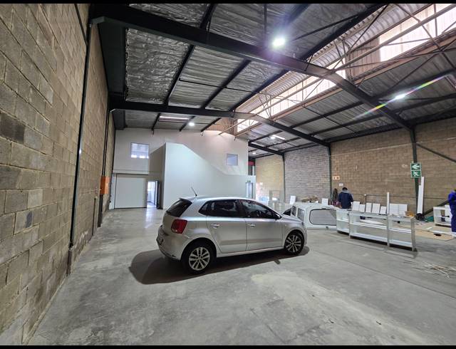 420M² WAREHOUSE TO LET IN MEADOWDALE